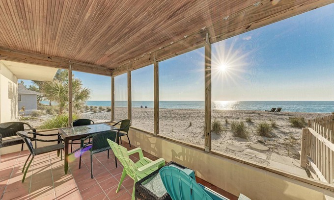 Englewood Casa | 6 Bedroom/5 Bathroom Direct Beachfront Home Located on the Gulf of Mexico