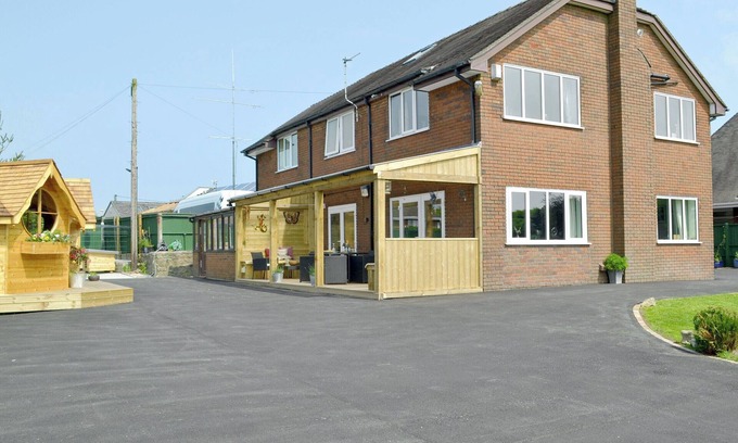 Endon Cabaña | Alojamiento de 6 habitaciones en Brown Edge, near Leek
