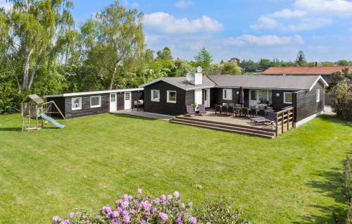 Marielyst Casa | 6 Bedroom Awesome Home In Væggerløse