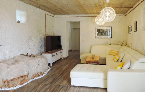 Martinski Casa | 6 Bedroom Awesome Home In Labin