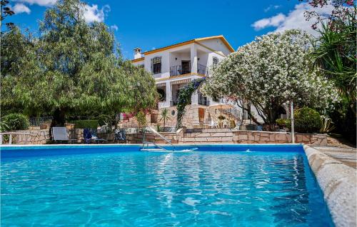 Lucena Casa | 6 Bedroom Cozy Home In Lucena