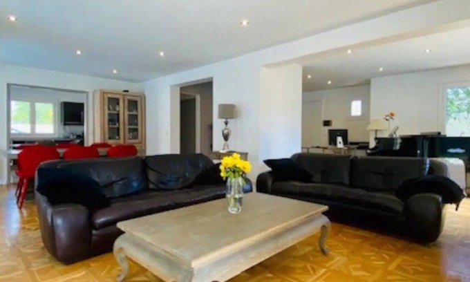 Saint-Nom-la-Breteche Villa | 6 Bedroom Villa in Saint-Nom-la-Bretèche