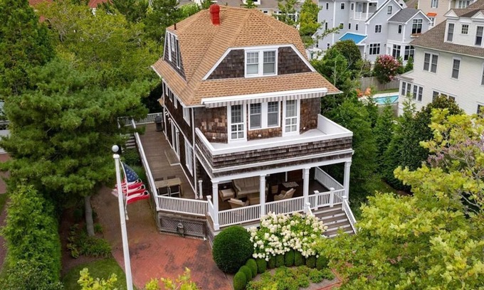 Admiral Estates Casa | 6 Bedroom Home 1 Block to the Beach! 1611 New Jersey Ave