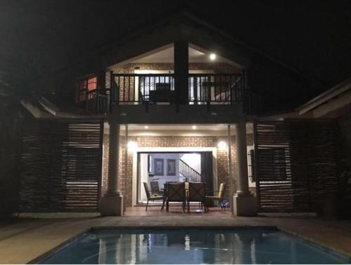 Sheffield Beach Casa | 6 Bedroom home with pool and entertainment area
