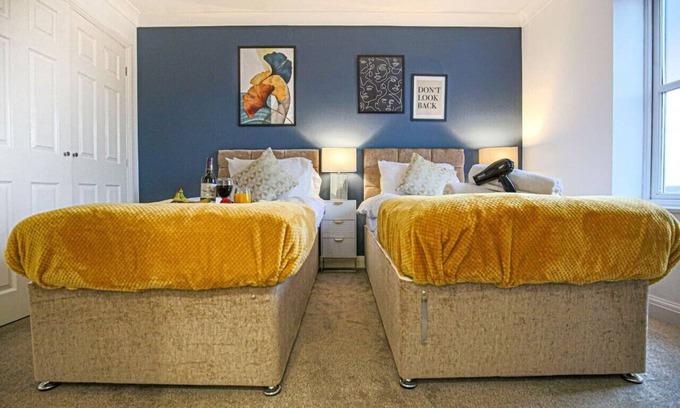 Milton Keynes Casa | 6 Bedroom House- Free Parking, Fast Wifi & SmartTV