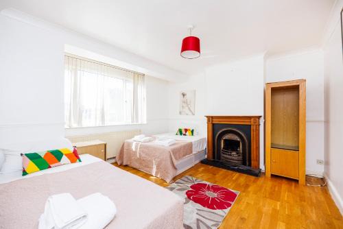 Stanford-le-Hope Casa | 6 Bedroom Larger group House with Parking Corringham Stanford Le Hope
