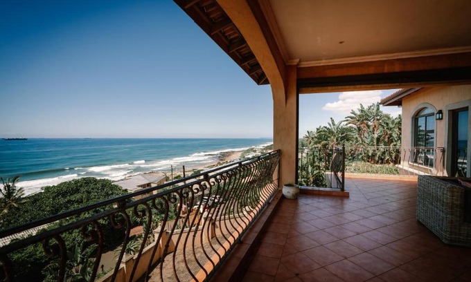 Selection Beach Casa | 6 Bedroom Tuscan Styled Home in Umdloti Beach