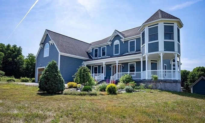 Groton Casa | 6-bedroom vacation home 20 minutes from Cornell University