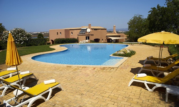 Montes de Alvor Villa | Villa de 6 dormitorios situado en 7 hectáreas de jardín con piscina y cerca de la playa