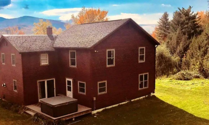 Jeffersonville Cabina | 6 bedrooms, 2.5 Bath Willow Tree Lodge with hot tub