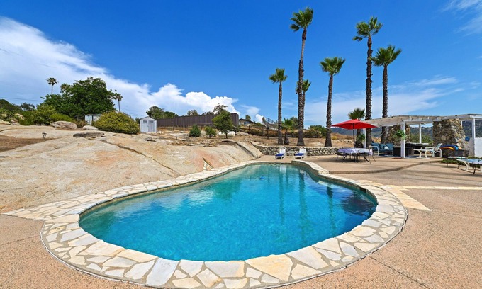 Valley Center Casa | Hacienda súper privada. 9 CAMAS en 2. 5 acres con impresionantes vistas del valle!