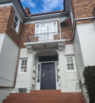 Parnell Apartamento | 6 beds including 4 double beds and 2 single sofa beds in 1 bedroom and 1 living room apartment