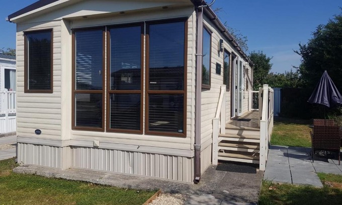 Burnham-on-Sea Otro | 6 Berth Caravan on Lakeside Holiday Park