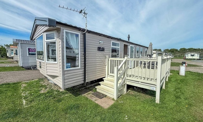 Louth Casa | 6 berth caravan with decking at Sunnydale Holiday Park ref 35243KG