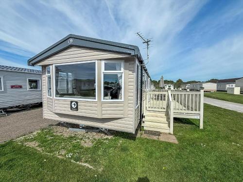 Louth Otro | 6 Berth Caravan With Decking At Sunnydale Holiday Park Ref 35243Kg