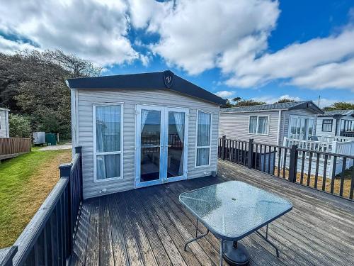 Corton Otro | 6 Berth Luxury Caravan With Full Sea Views At Azure Seas In Suffolk Ref 32069Az