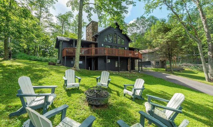 Wolf Laurel Casa | 6 Br Cabin~Hot Tub~Fire Pit~Min to Hatley Pointe