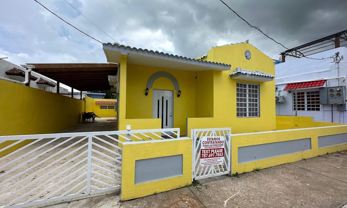 Arecibo Pueblo Apartamento | Beach Vibes in Arecibo 6BR & 3BA