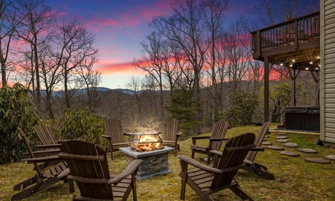 Fairview Casa | 6 Br Sleeps 16 - Game Room - Hot Tub - Firepit