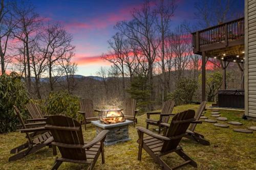 Fairview Casa | 6 Br Sleeps 16 - Game Room - Hot Tub - Firepit