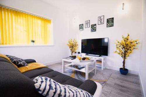 Swindon Apartamento | 6 CB - Spacious 2 Bedroom Apartment, Sleeps 3, Parking, Wifi