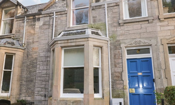 Murrayfield Cabaña | 6 COLTBRIDGE GARDENS, character holiday cottage in Edinburgh