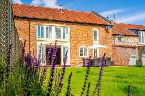 Docking Casa | 6 Courtyard Barn
