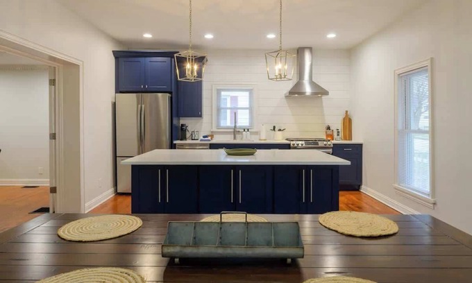Three Oaks Apartamento | 6-Guest Apt Steps to Journeyman & Downtown 3 Oaks!