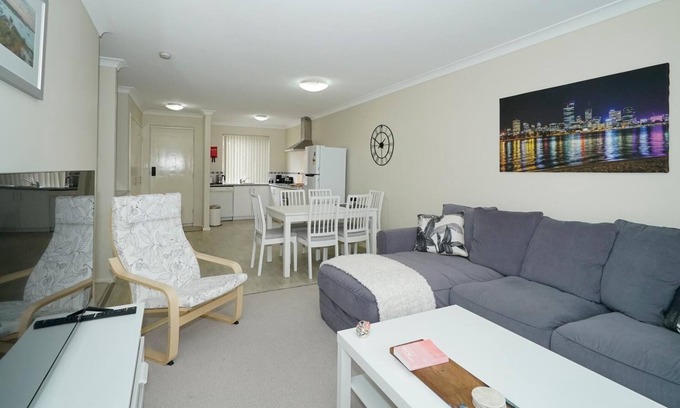 South Perth Apartamento | 6 Light Bright Home in South Perth sleeps 4