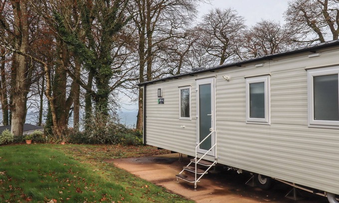 Bucks Cross Cabaña | 6 MANOR PARK, pet friendly, with a garden in Bucks Cross, Bideford