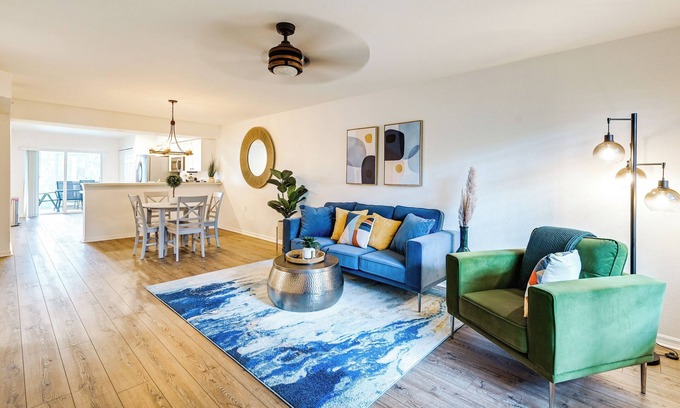 Naples Condominio | 6 Mi to Beach: Naples Condo w/ Pool & Hot Tub