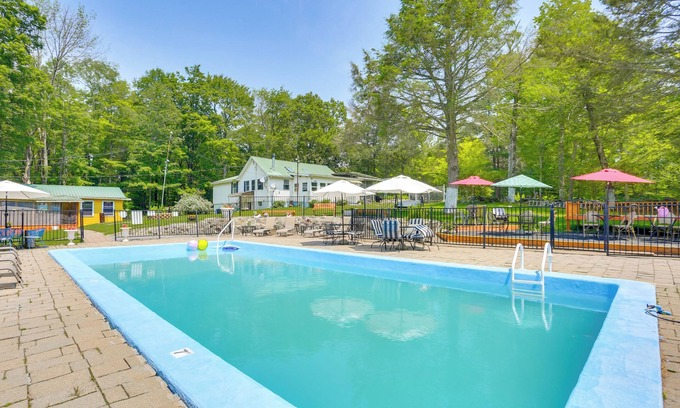 Mongaup Valley Cabina | 6 Mi to Bethel Woods: Cabin w/ Pool Access