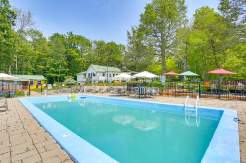 Mongaup Valley Casa | 6 Mi to Bethel Woods Cabin with Pool Access