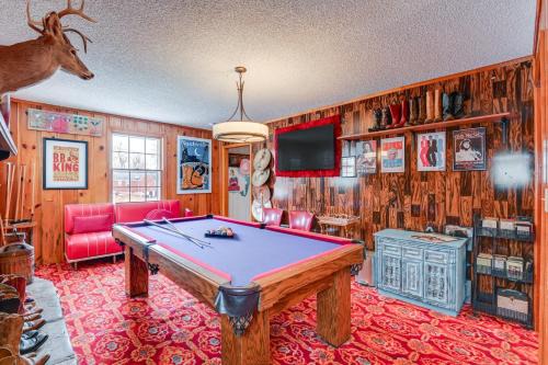 Donelson Hills Casa | 6 Mi to Downtown 70s-Themed Home in Nashville!