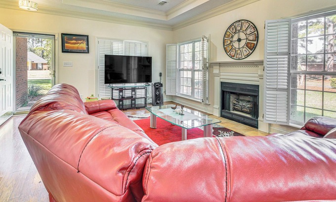 Albany Casa | 6 Mi to Dtwn Albany: Convenient Home w/Patio