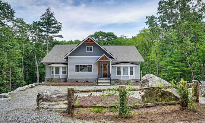Glenville Casa | 6 Mi to Dtwn Cashiers: Spacious Home w/ Deck