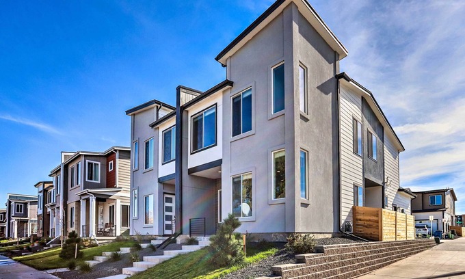 Dupont Casa | 6 Mi to Dtwn Denver: Townhome w/ Patio!
