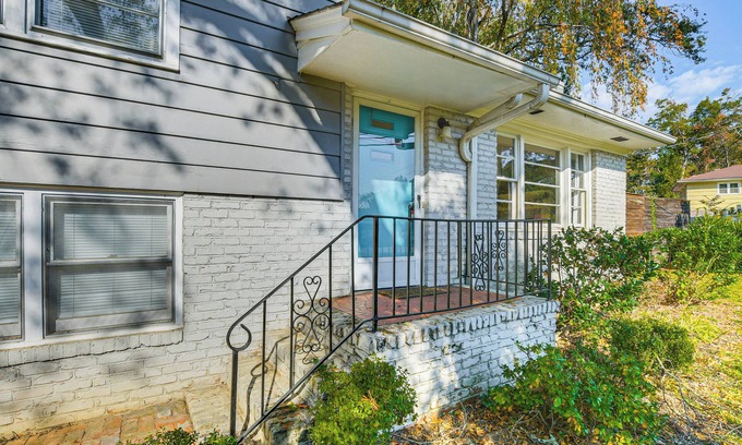 Wade Hampton Casa | 6 Mi to Dtwn Greenville: Taylors Home w/ Foosball