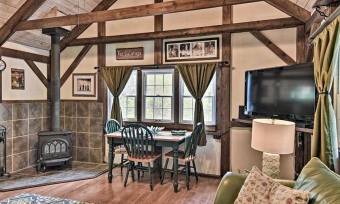 Linville Casa | 6 Mi to Grandfather Mountain Park Cottage with Deck