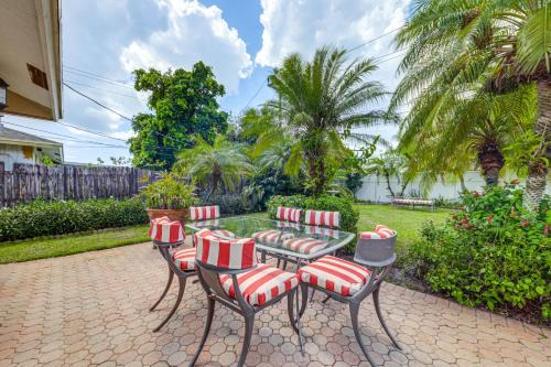 Lake Worth Casa | 6 Mi to Lake Worth Beach Park Home with Fenced Yard