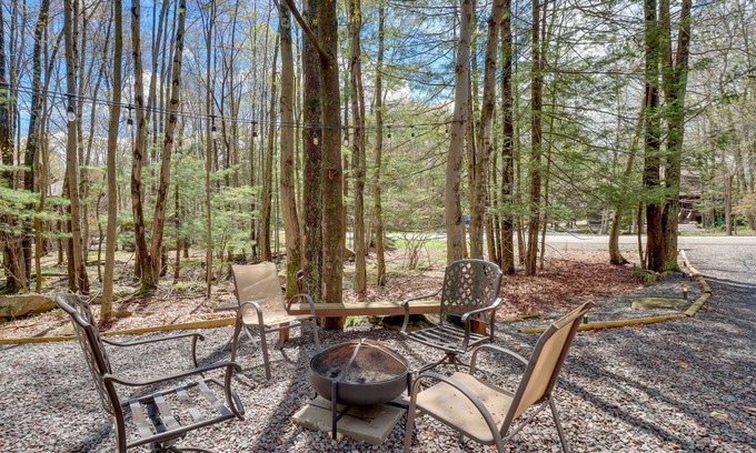 Hamlin Cabina | 6 Mi to Lake Wallenpaupack: Poconos Getaway!