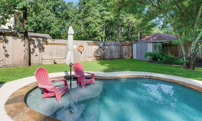College Park Casa | 6 Mi to Northshore Park: Family Home w/ Pool!