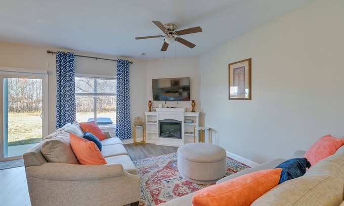 Harrisburg Casa | 6 Mi to PNC Music Pavilion: Concord Townhome