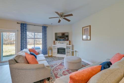 Harrisburg Casa | 6 Mi to PNC Music Pavilion Concord Townhome