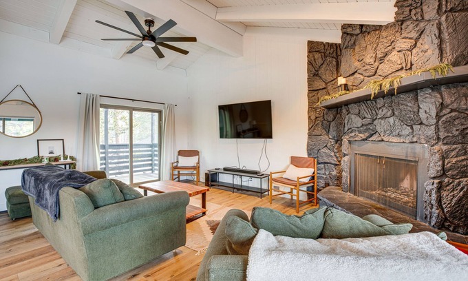 Tahoe Keys Casa | 6 Mi to Slopes: Mtn-View Retreat in Lake Tahoe