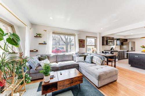 Cudahy Casa | 6 Mi to Summerfest Park Home with Game Room!