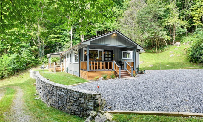 Maggie Valley Cabaña | 6 Mi to Waterrock Knob: 'Serenity Cottage'