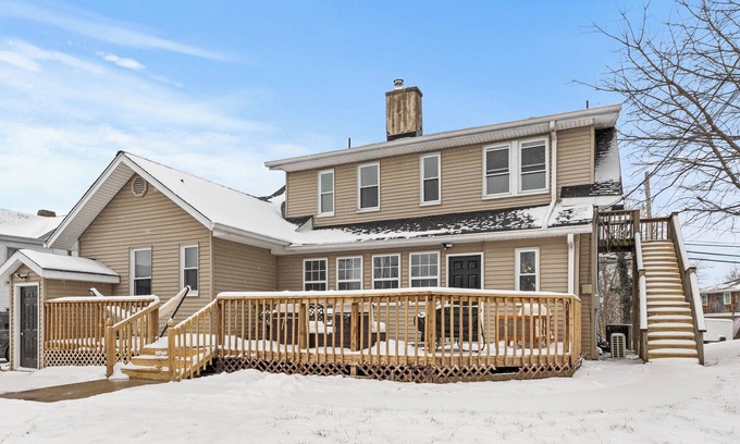 Williamstown Casa | 6 Min to Ark! Accommodates 17!