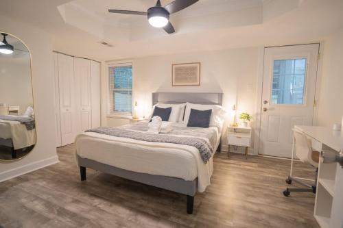 North Raleigh Casa | 6 Min to North Hills - Private deck - In Unit Washer and Dryer