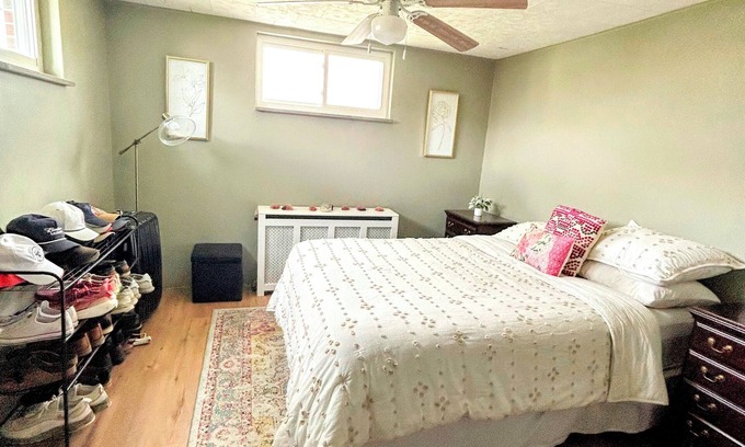 O'Hara Township Casa | 6 MINUTES FROM OAKMONT CC! 3-bed 2-bath! front and back porch! BBQ! Quite!